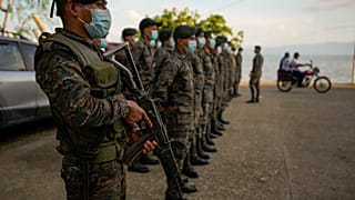 Soldaten in El Estor