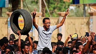 Des Soudanais manifestent à Khartoum après le coup d'Etat militaire, le 25 octobre 2021, Soudan
