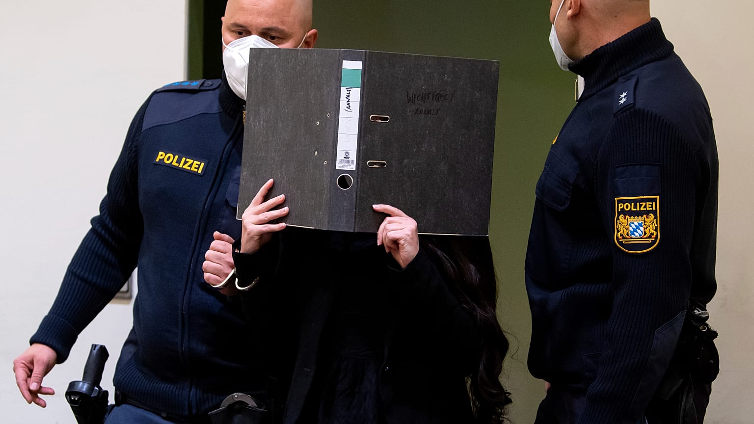 Jennifer W. vor Gericht in München am 25. Oktober 2021