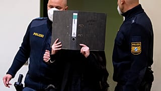 Jennifer W. vor Gericht in München am 25. Oktober 2021