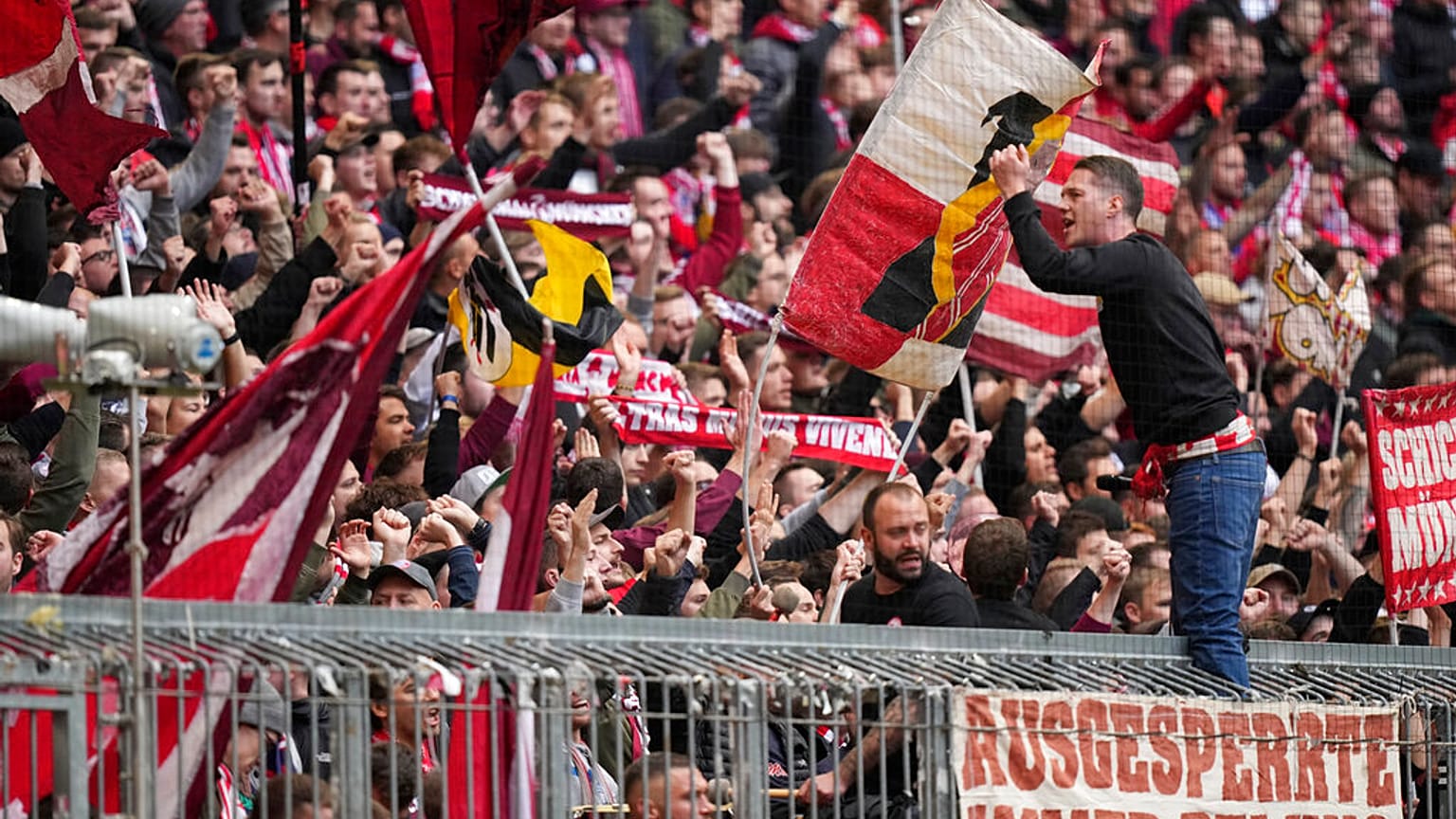 Bayern München Fans im Stadion