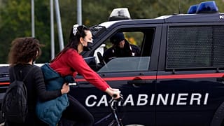 گشت شهری ژاندارمری ایتالیا(Carabinieri)/(عکس آرشیوی است) 