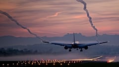 هواپیمایی در حال فرود در فرودگاه زوریخ