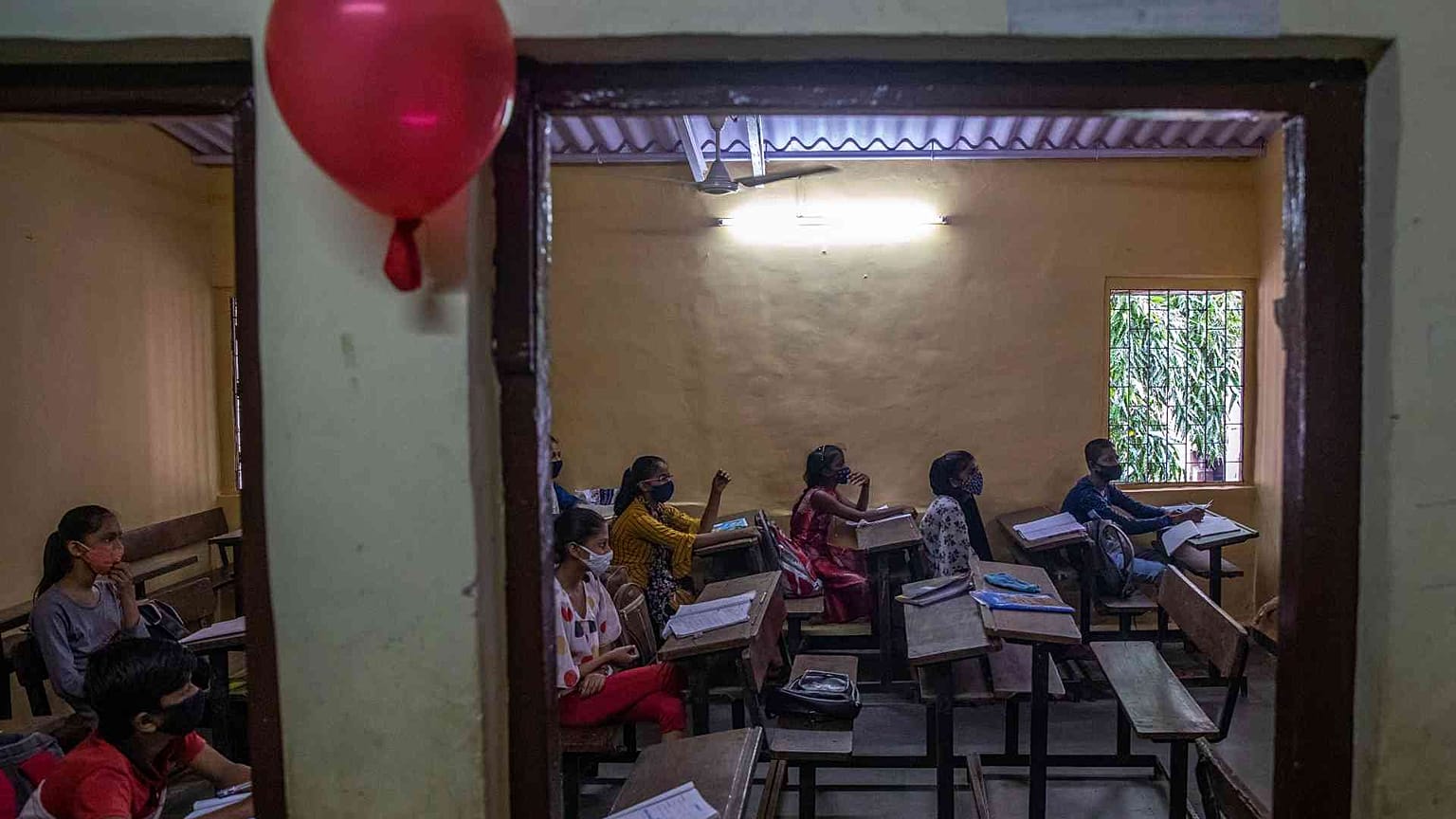 Après 18 mois de fermeture, les enfants de Bangalore de retour sur les bancs de l'école