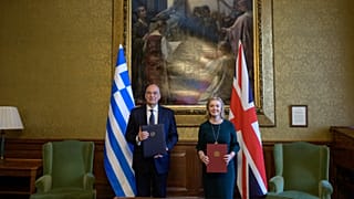 Ο υπ. Εξωτερικών Νίκος Δένδιας συναντήθηκε με την υπουργό Εξωτερικών, Elizabeth Truss όπου υπέγραψαν Μνημόνιο Κατανόησης Περί Διμερούς Στρατηγικού Πλαισίου