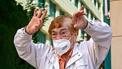 İspanya'nın başkenti Madrid'de huzur evinde kalan yaşlı bir kadın.