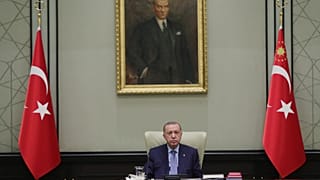 A török elnök szerint meghátráltak a bebörtönzött ellenzéki aktivista mellett kiálló nagykövetek