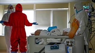 Темпы заражения коронавирусом в России снижаются.