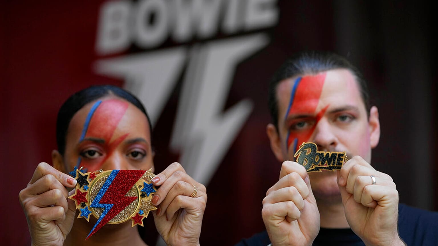 Pop-up bolttal emlékeznek David Bowie-ra Londonban