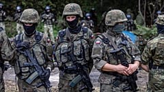 Migranten an Belarus-Grenze: Polen erhöht Zahl der Soldaten auf 10.000