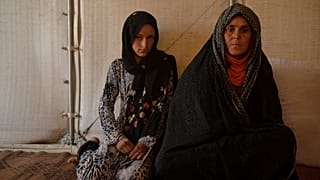 Afganistan'da açlık nedeniyle bazı aileler kızlarını satıyor