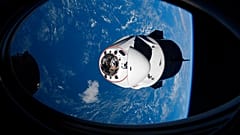 SpaceX Crew Dragon kapsülü Uluslararası Uzay İstasyonu'na yaklaşırken