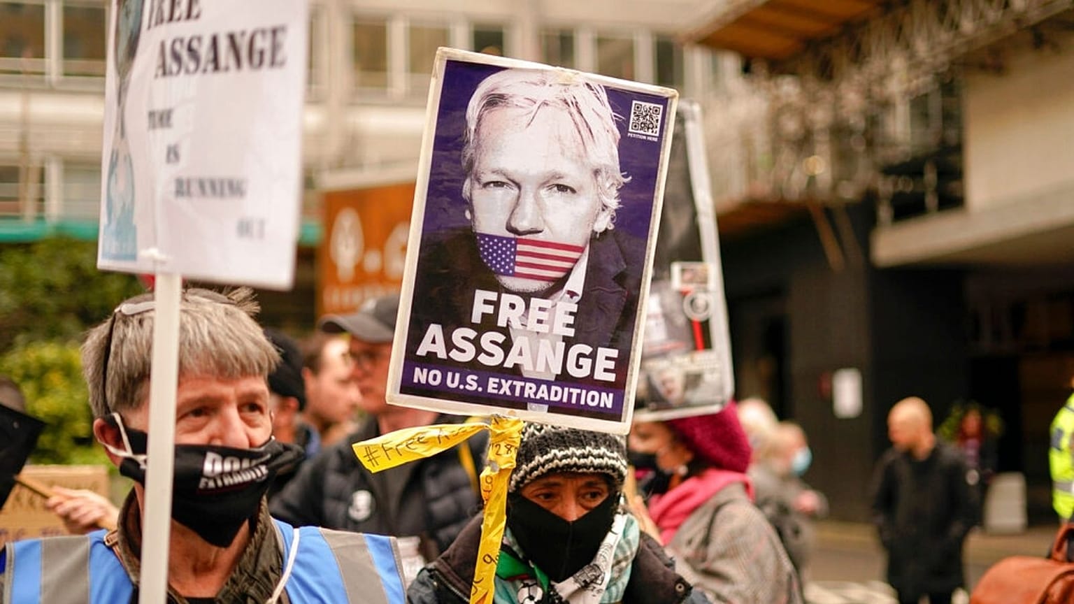 Supporters of WikiLeaks founder Julian Assange