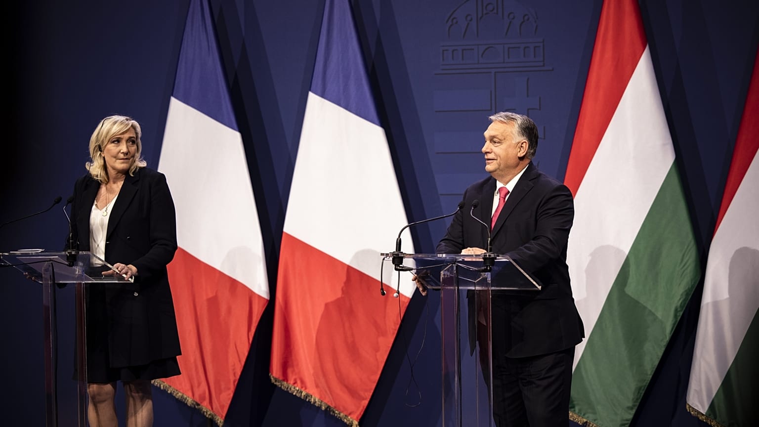 Marine Le Pen és Orbán Viktor sajtótájékoztatója a Karmelita kolostorban