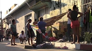 Hicieron un alto para recuperarse en las calles de la ciudad de Huixtla, en el sur de México.