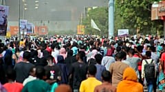 احتجاجاتٌ حاشدة في العاصمة السودانية الخرطوم ضد الإنقلاب العسكري الذي قاده الفريق عبد الفتاح البرهان 