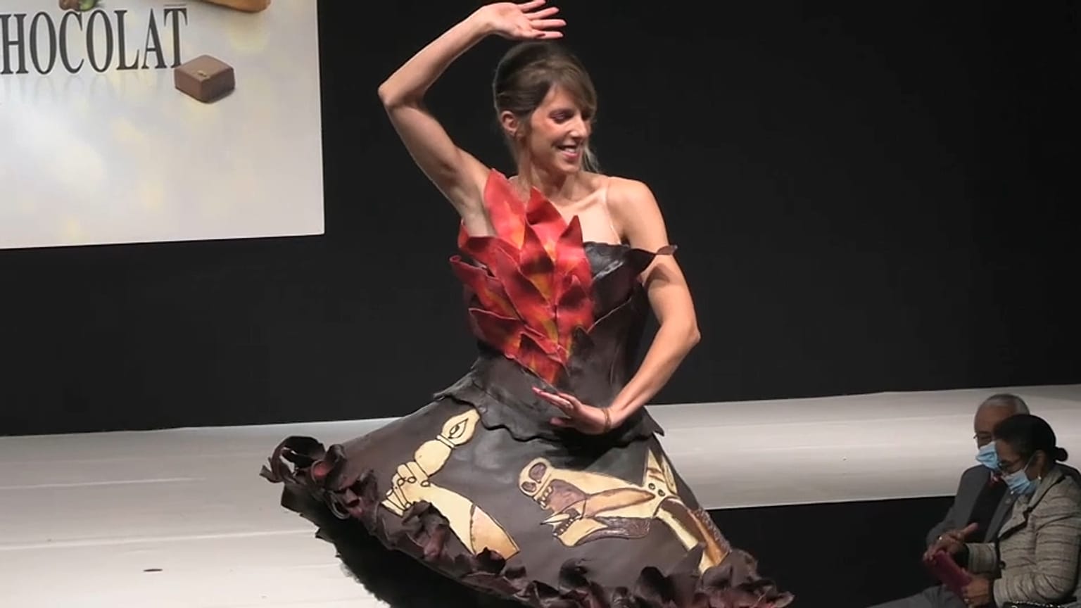 La feria del chocolate en París abre con una pasarela de vestidos de chocolate