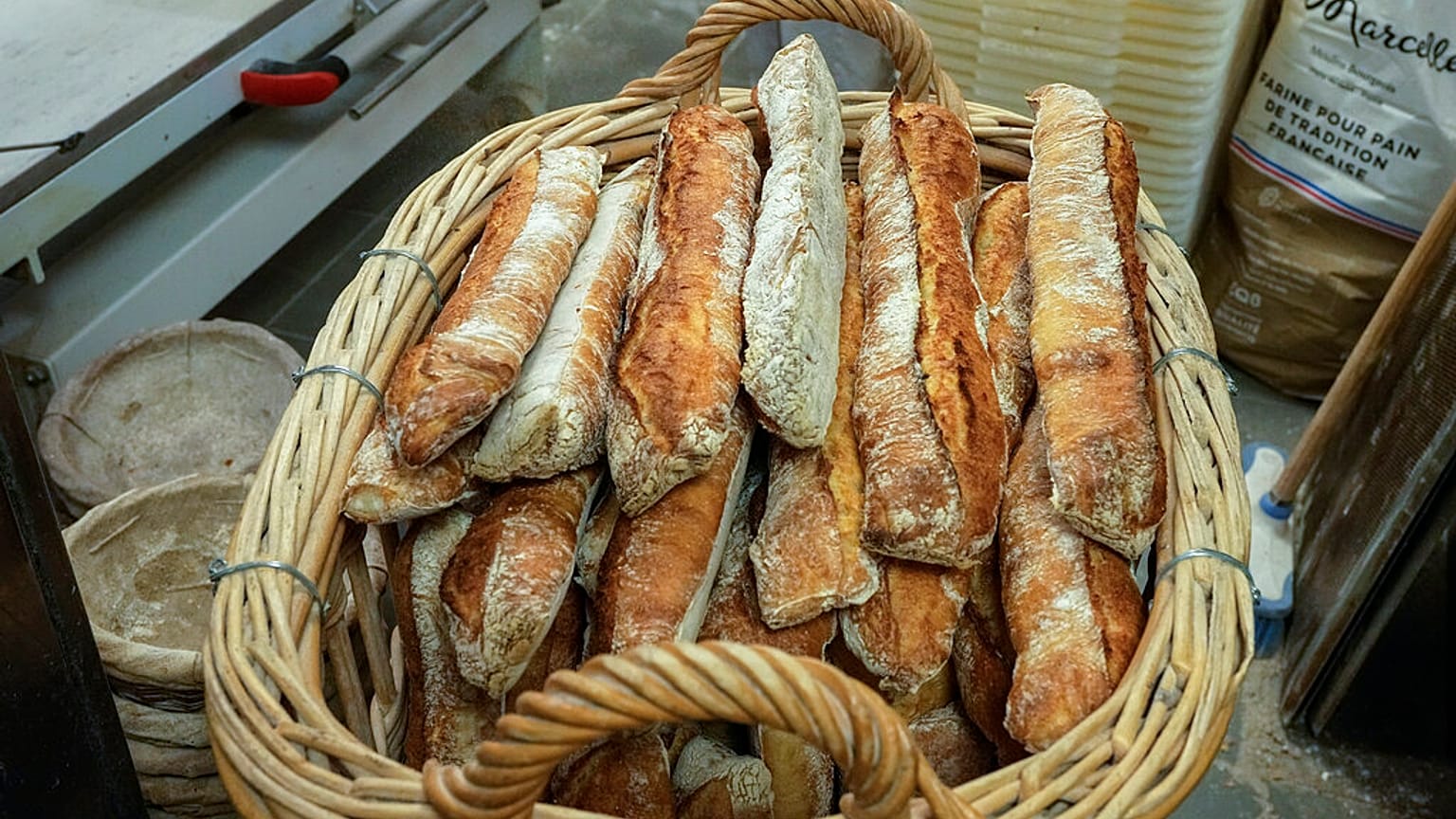 Des baguettes dans une boulangerie à Paris le 26 octobre 2021