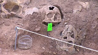 Imagen de los restos de civiles fusilados durante la Guerra Civil en la localidad zaragozana de Belchite, en el noreste de España.