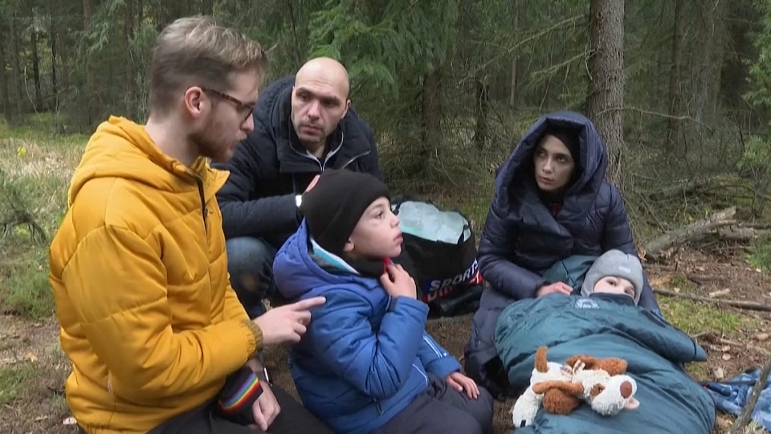 Polonia, volontari in aiuto dei migranti ammassati al confine