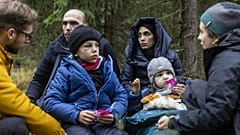 Freiwillige der polnischen "Grupa Granica" im Wald an der Grenze zwischen Polen und Belarus