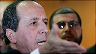 النائب جميل السيد لواء شيعي متقاعد والمدير السابق للأمن العام وصديق شخصي للرئيس السوري