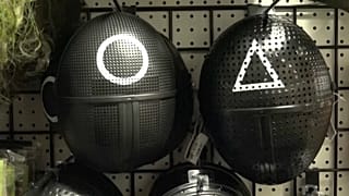 Máscaras del 'Juego del calamar' en una tienda de Nueva York.