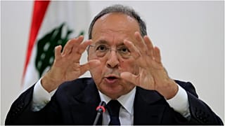 النائب اللبناني جميل السيد خلال مؤتمر صحفي عقده في بيروت 29 أكتوبر 2021 للدفاع عن نفسه تجاه الاتهامات الأمريكية له بالفساد وسوء استخدام منصبه