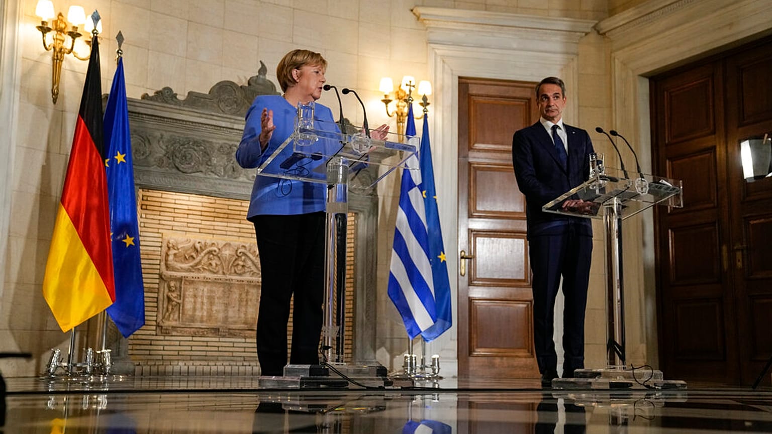 Almanya Başbakanı Angela Merkel ile Yunanistan Başbakanı Krikayos Miçotakis 