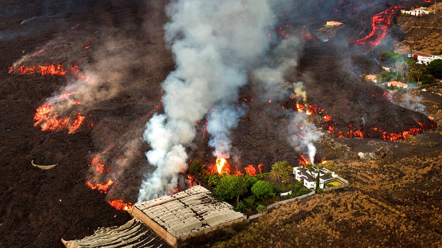 Még hetekig tombolhat a vulkán La Palma szigetén