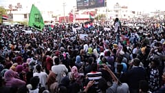 متظاهرون مؤيدون للديمقراطية في الخرطوم 