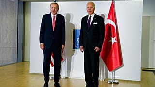 Ταγίπ Ερντογάν- Τζο Μπάιντεν στην συνάντησή τους, στη Ρώμη
