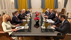 G20 Liderler Zirvesi için Cumhurbaşkanı Erdoğan'la Roma'da bulunan Dışişleri Bakanı Mevlüt Çavuşoğlu (sağ 3), burada Rus mevkidaşı Sergey Lavrov (sol 3) ile görüştü.