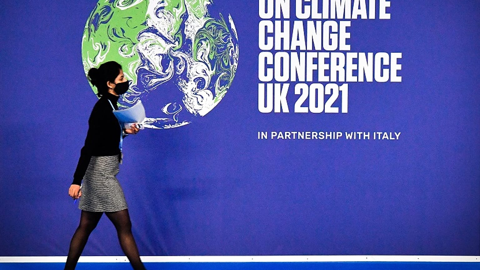 Une des participantes à la COP26 à Glasgow (Royaume-Uni), le 31/10/2021. 