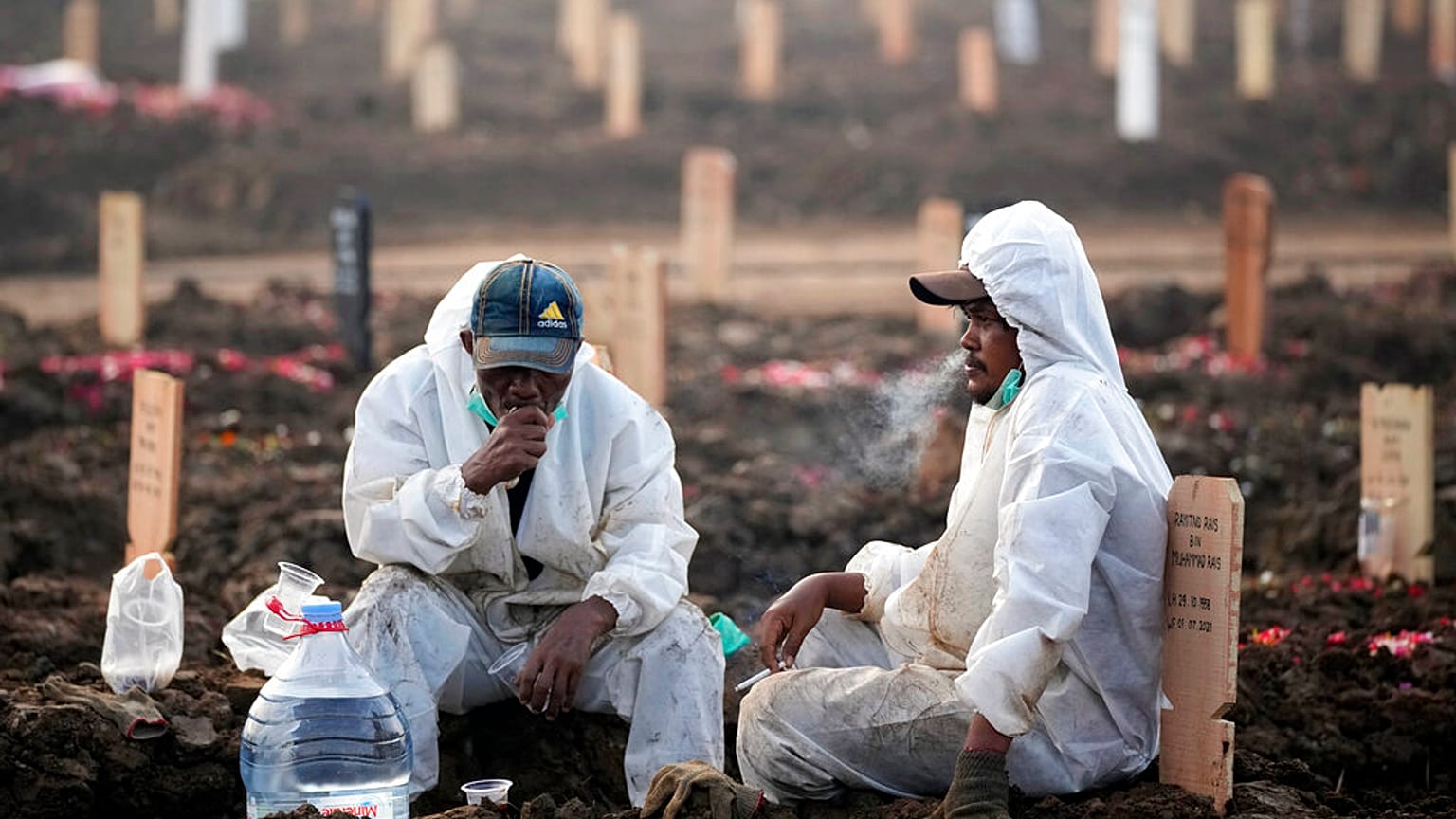 Dans un cimetière de Jakarta (Indonésie), le 01/07/2021 - archives