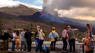 Tourist:innen auf La Palma am 26. Oktober 2021