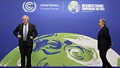 Boris Johnson und Antonio Guterres auf der COP26-Bühne in Glasgow