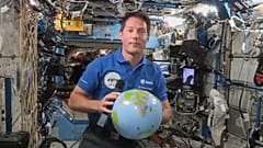Avrupa Uzay Ajansı'nda(ESA) görevli Fransız astronot Thomas Pesquet, küresel ısınmanın etkilerinin uzaydan çıplak gözle görülebildiğini ifade ediyor.