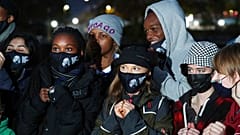 Klimaaktivistinnen und -aktivisten - darunter Greta Thunberg - bei der COP26 in Glasgow