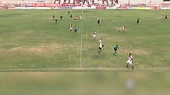 Los jugadores huyen del campo
