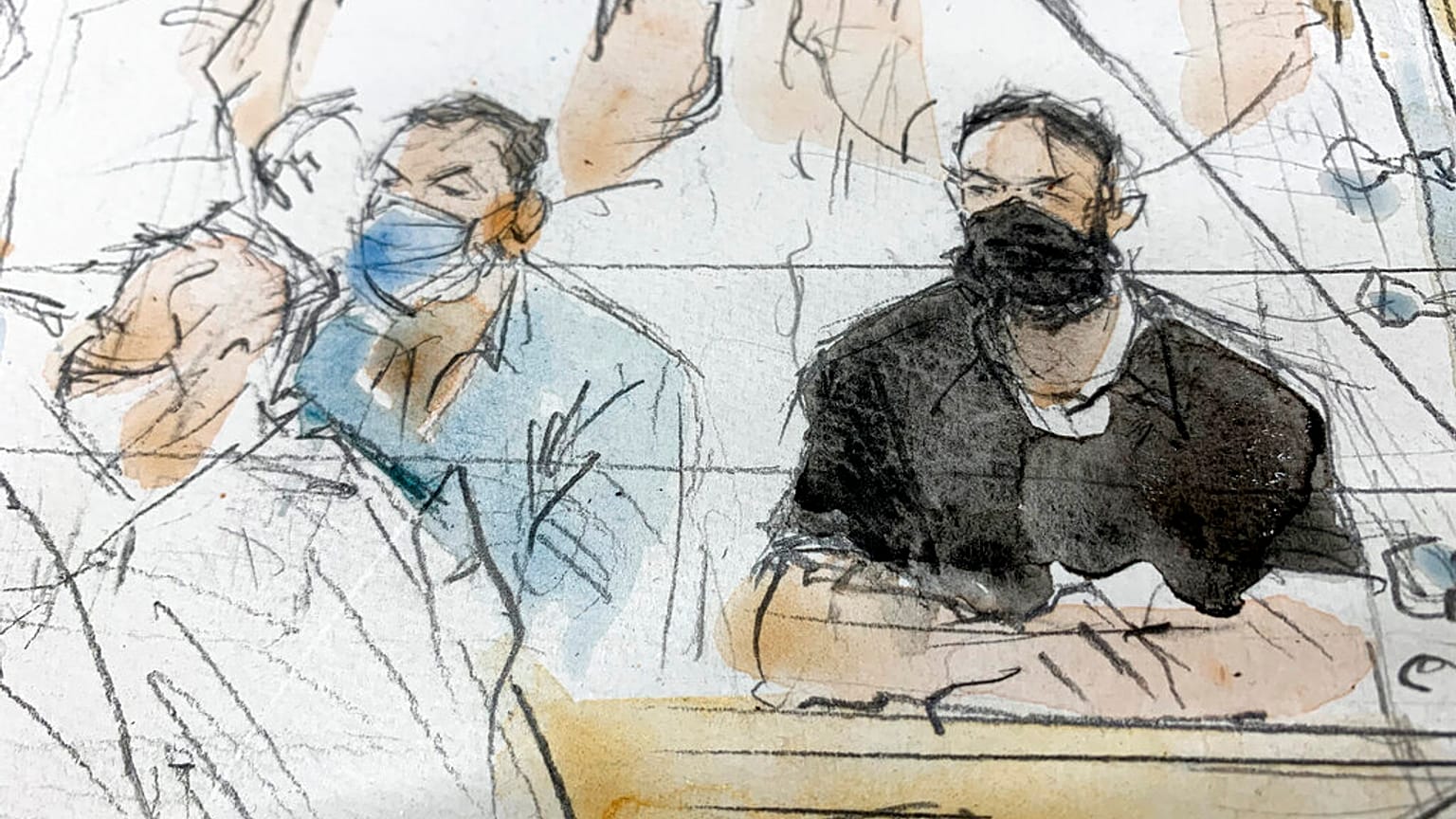 Croquis du principal accusé Salah Abdeslam, à droite, et Mohammed Abrini dans la salle d'audience le 8 septembre 2021.