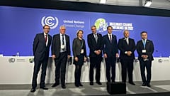 Colombian President Duque (second from right) poses for a 'family photo' at COP26. 