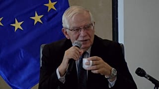 Josep Borrell se dirige a los medios en Lima, Perú