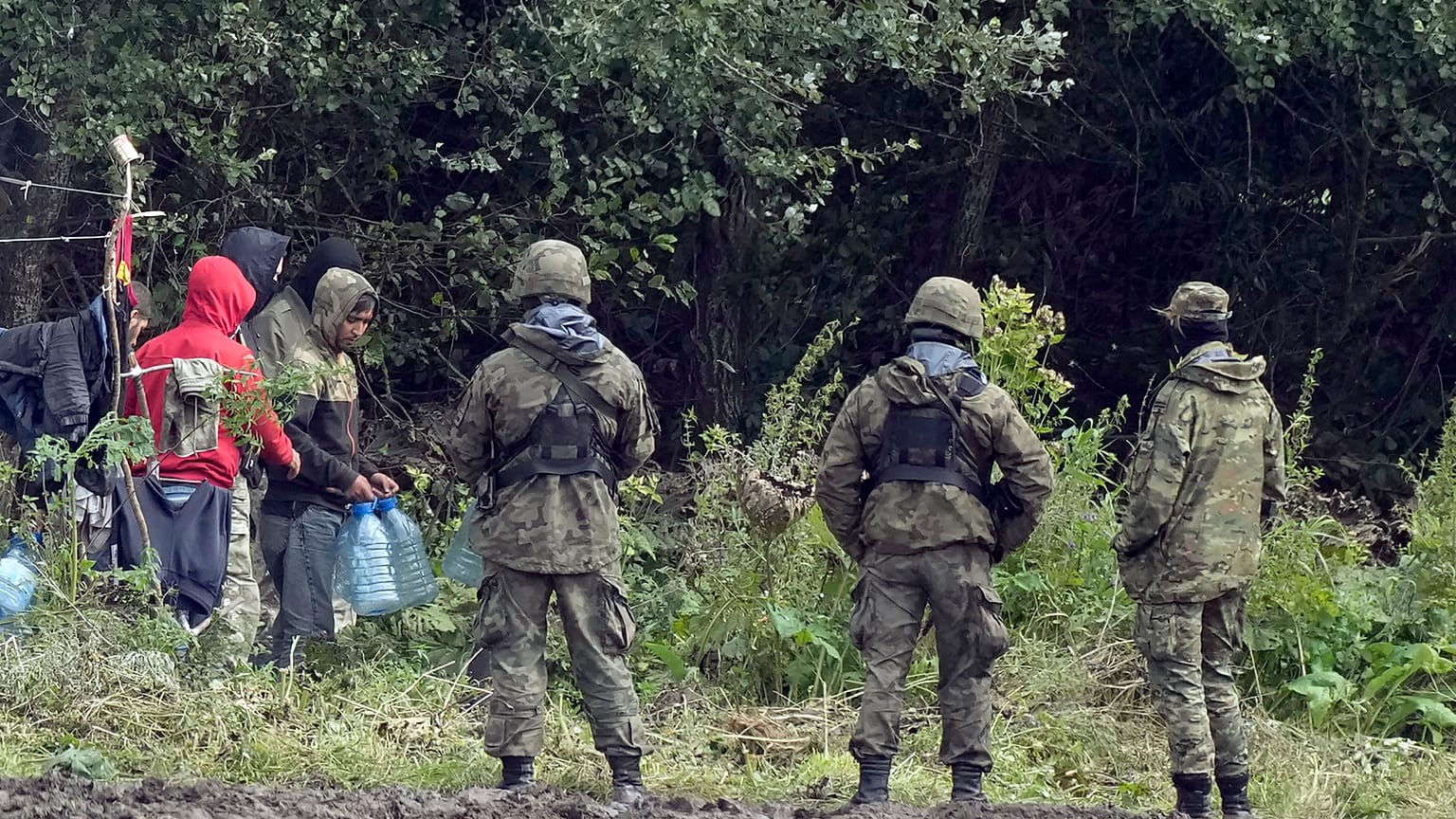 Польские власти сообщили, что за минувшие сутки несколько мигрантов вновь пытались перейти границу. Архивное фото