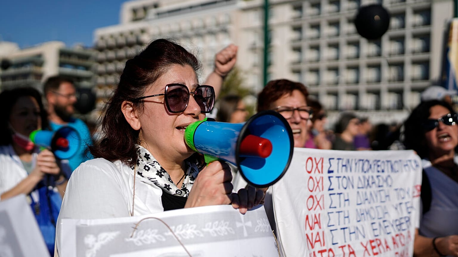 Στιγμιότυπο από τη συγκέντρωση υγειονομικών