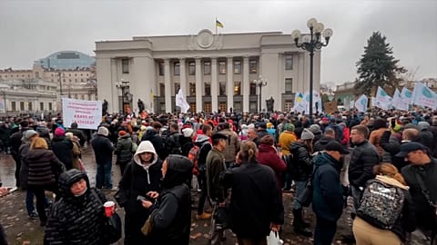 Covid-19 : manifestation contre le vaccin dans un des pays les plus touchés au monde