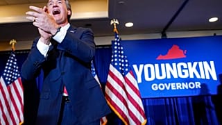 El republicano Glenn Youngkin celebra su victoria en Virginia