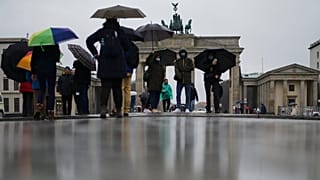 Les Allemands face à une accélération des contaminations au Covid. (Berlin, Porte de Brandebourg)