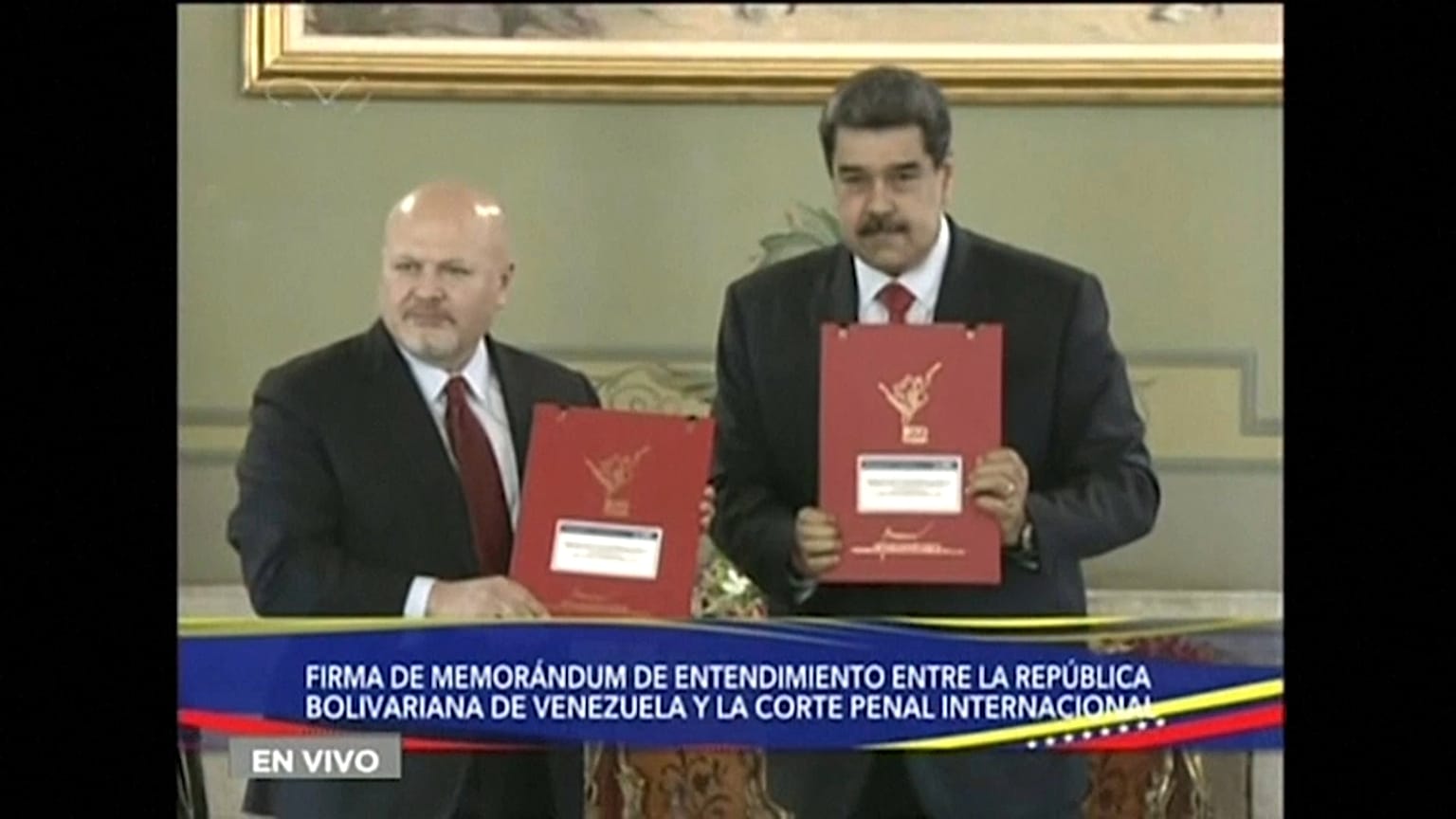 El fiscal jefe de la CPI, Karim Khan, y el presidente de Venezuela, Nicolás Maduro.