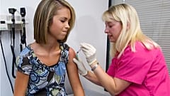 Az amerikai Georgia államban 2007. december 18-án beadják a HPV elleni védőoltást Lauren Fantnek